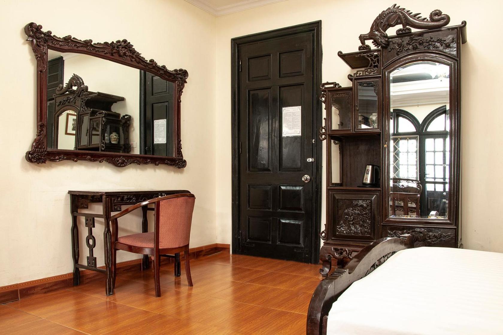 Group Nest Hotel Hanoi Buitenkant foto