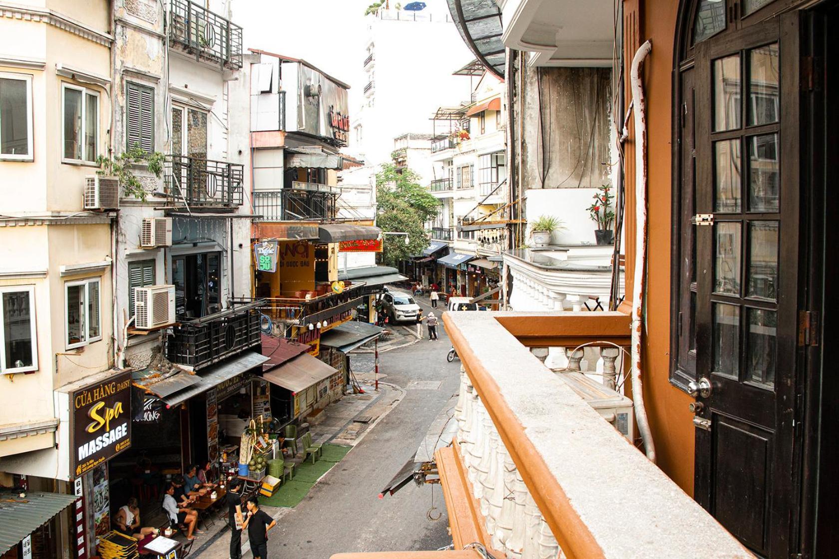 Group Nest Hotel Hanoi Buitenkant foto